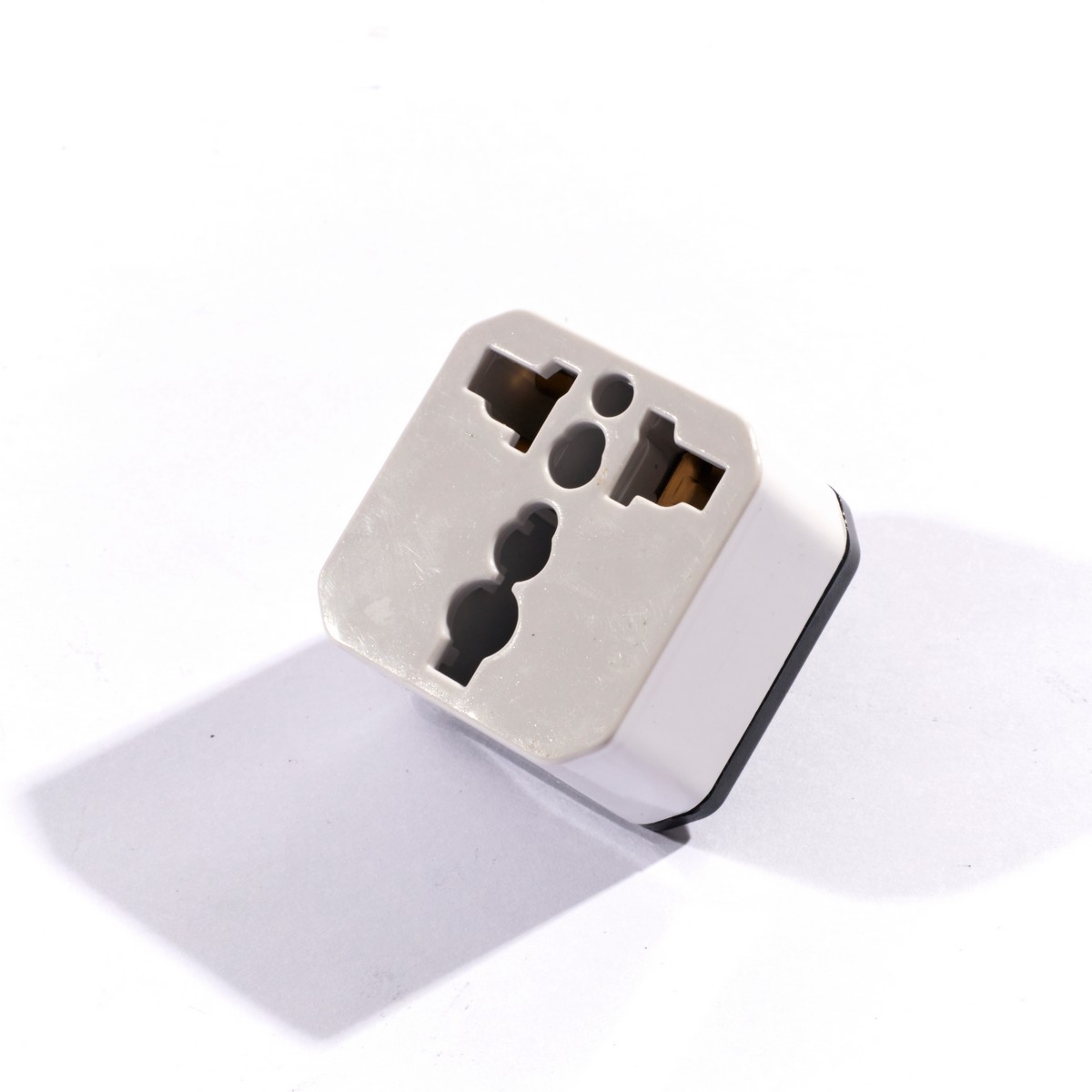 ช่อง(เหลี่ยม)สีขาวดำ DATA รุ่น ADAPTER UNIVERSAL 1 ราคา ฿24