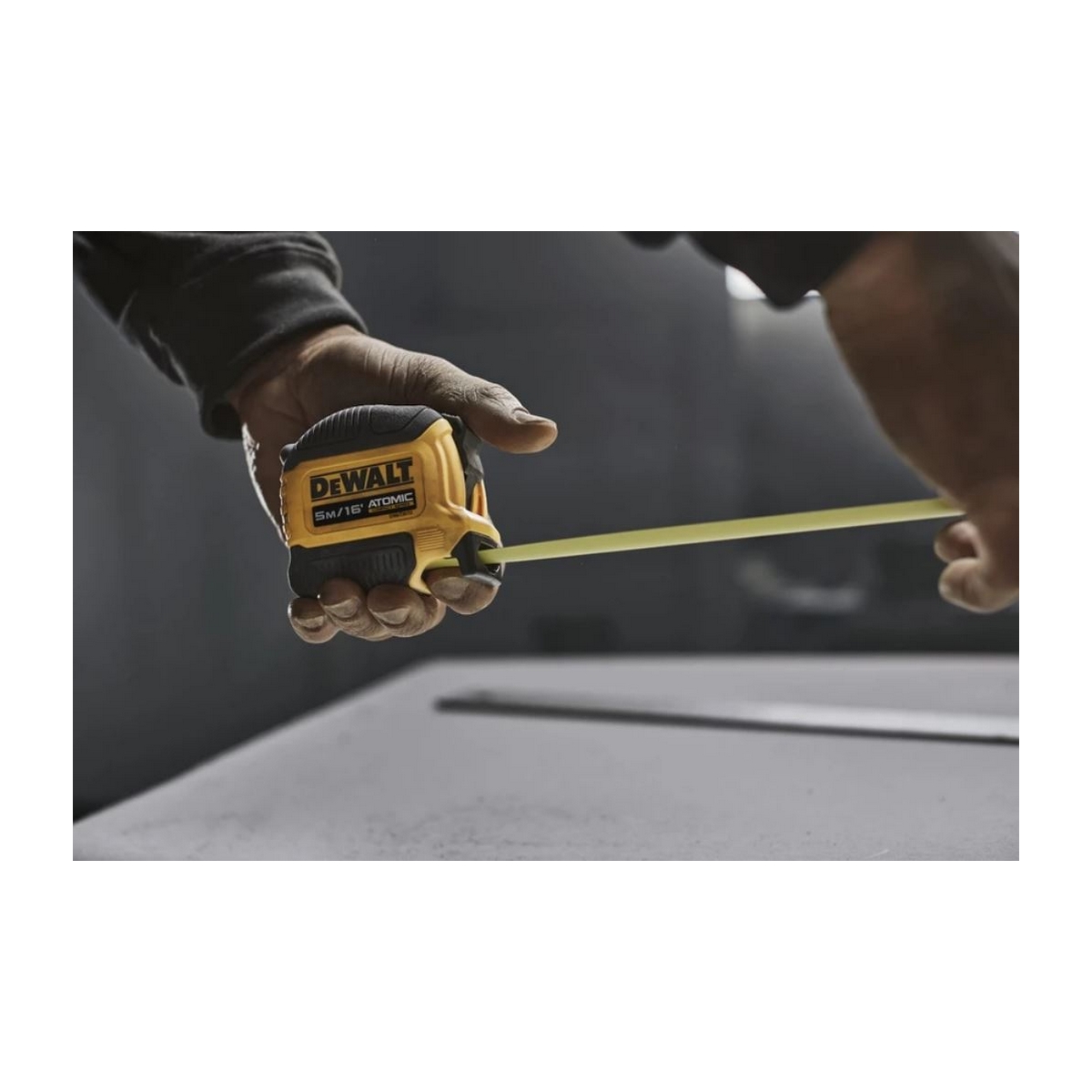 ตลับเมตร ATOMIC 5ม. ใบวัดพิมพ์2หน้า DEWALT รุ่น DWHT38112-30 รูปที่ 2