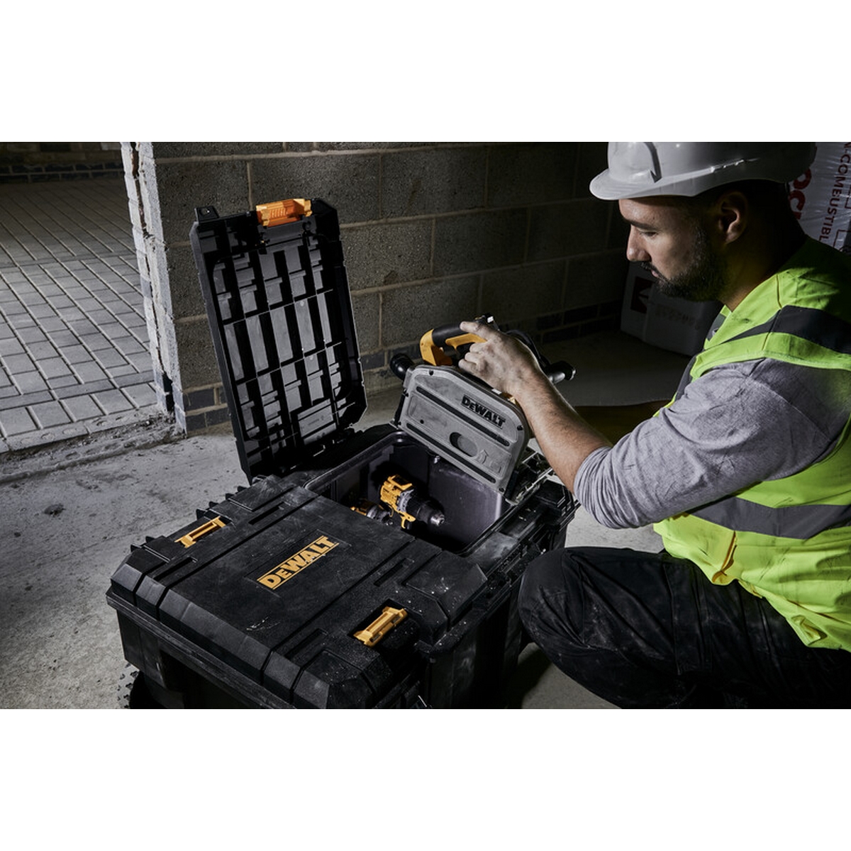 ชุดกล่องรถเข็น TSTAK ขนาด 30 แกลลอน DEWALT รุ่น DWST17871-1 รูปที่ 5