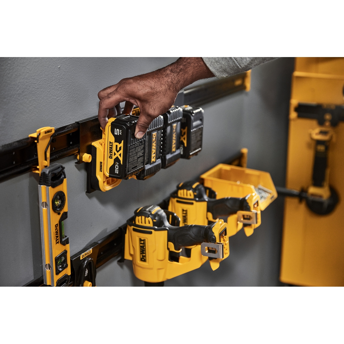 รางยึดแบตเตอรี่ DEWALT รุ่น DWST82819 รูปที่ 3