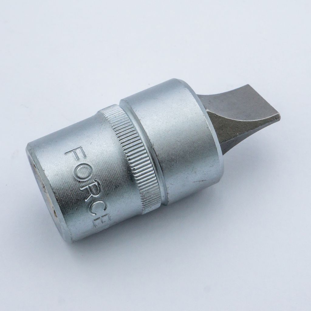 FORCE Slotted Bit Socket 1/2" No. 16, Model 3435516 price ฿192