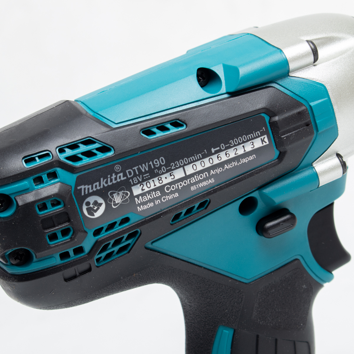 MAKITA เครื่องขันบล๊อกไร้สาย 18 โวลต์ รุ่น DTW-190Z (ไม่รวมแบตเตอรี่และแท่นชาร์จ) ความเร็วรอบตัวเปล่า (Hard) 0 - 2,300 รอบ/นาที (มากีต้า) รูปที่ 4