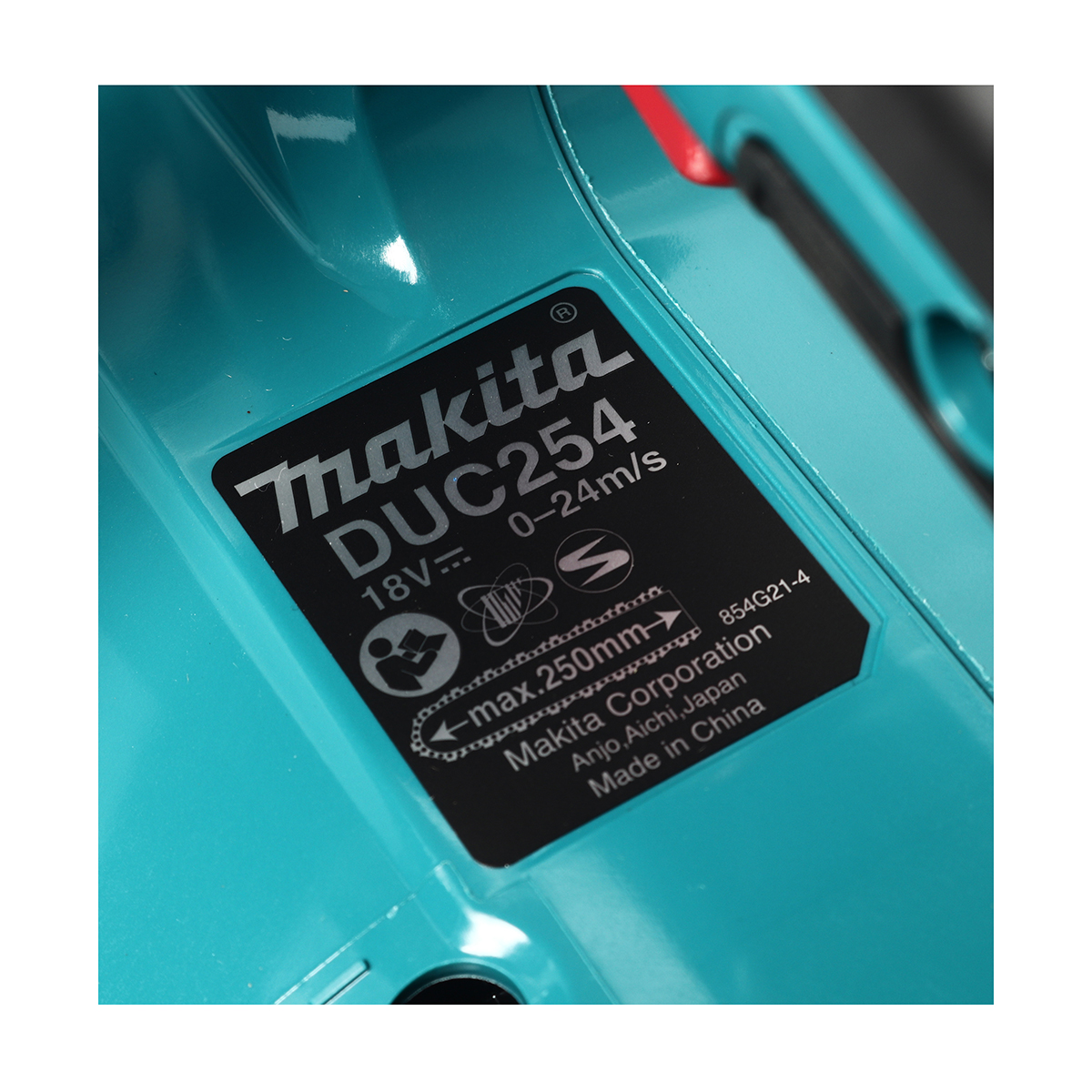 MAKITA เลื่อยโซ่ไร้สาย 18 โวลต์ รุ่น DUC254RF ความยาวบาร์ 10 นิ้ว (รวมแบตเตอรี่-แท่นชาร์จ) ความจุถังน้ำมันโซ่ 140 มิลลิลิตร (มากีต้า) รูปที่ 5