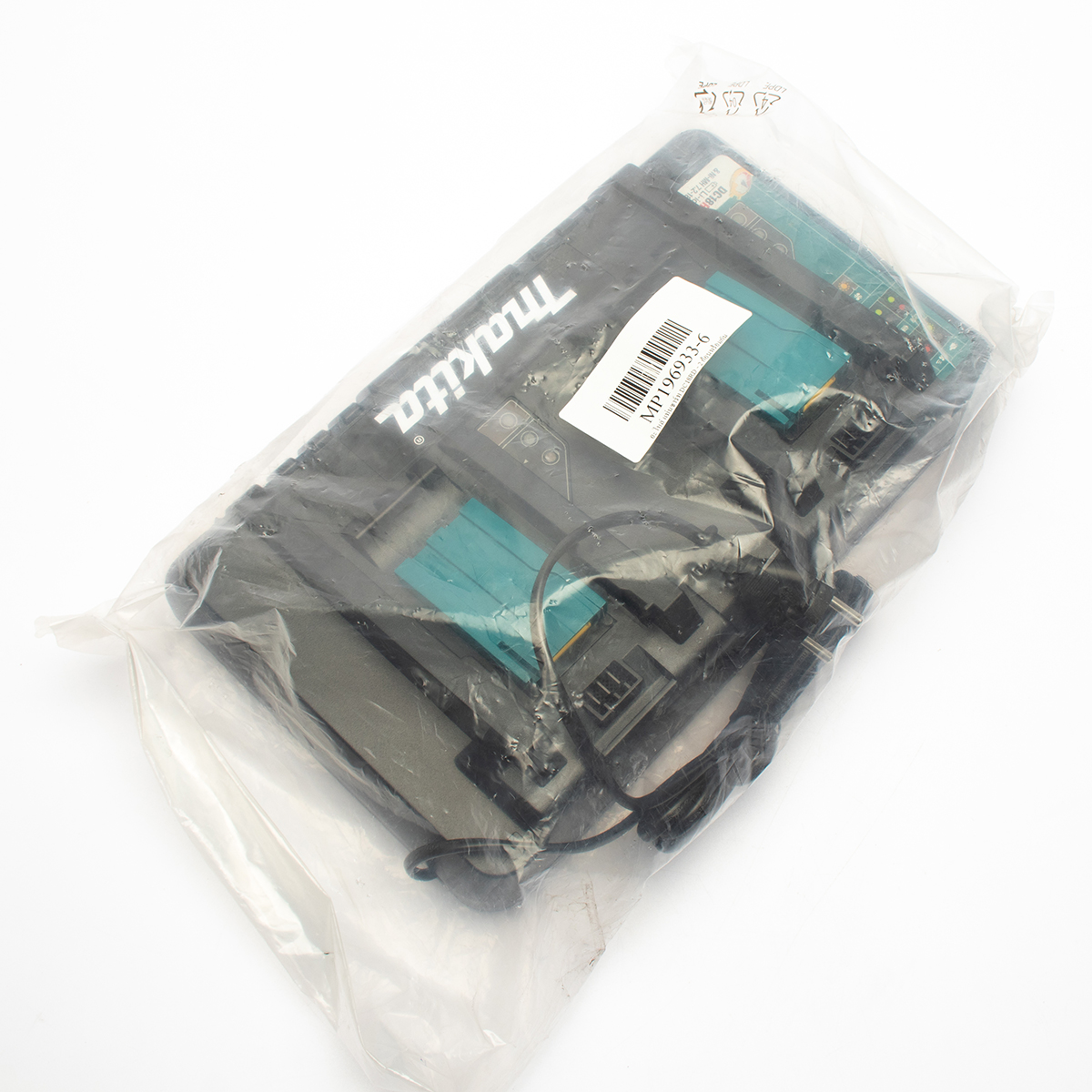 MAKITA 18V Dual Port Battery Charger Model DC18RD photo 4