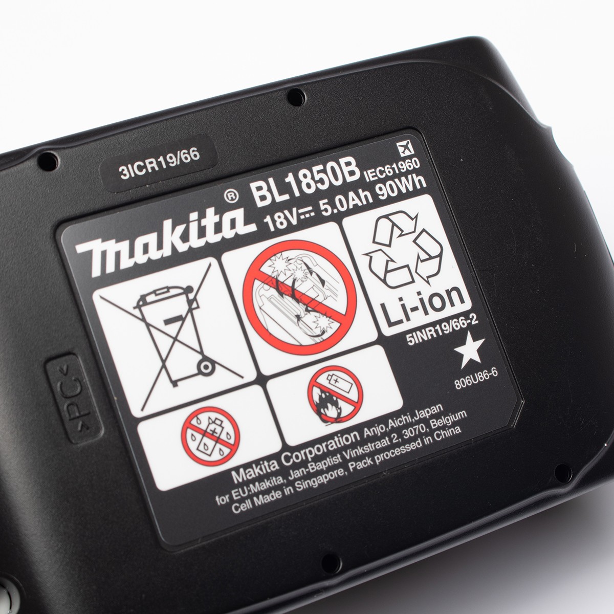 MAKITA 18V Battery and Charger Set Model MKP1RT182: Battery BL1850B X2 + Rapid Charger DC18RC + MAKPAC Tool Case photo 3