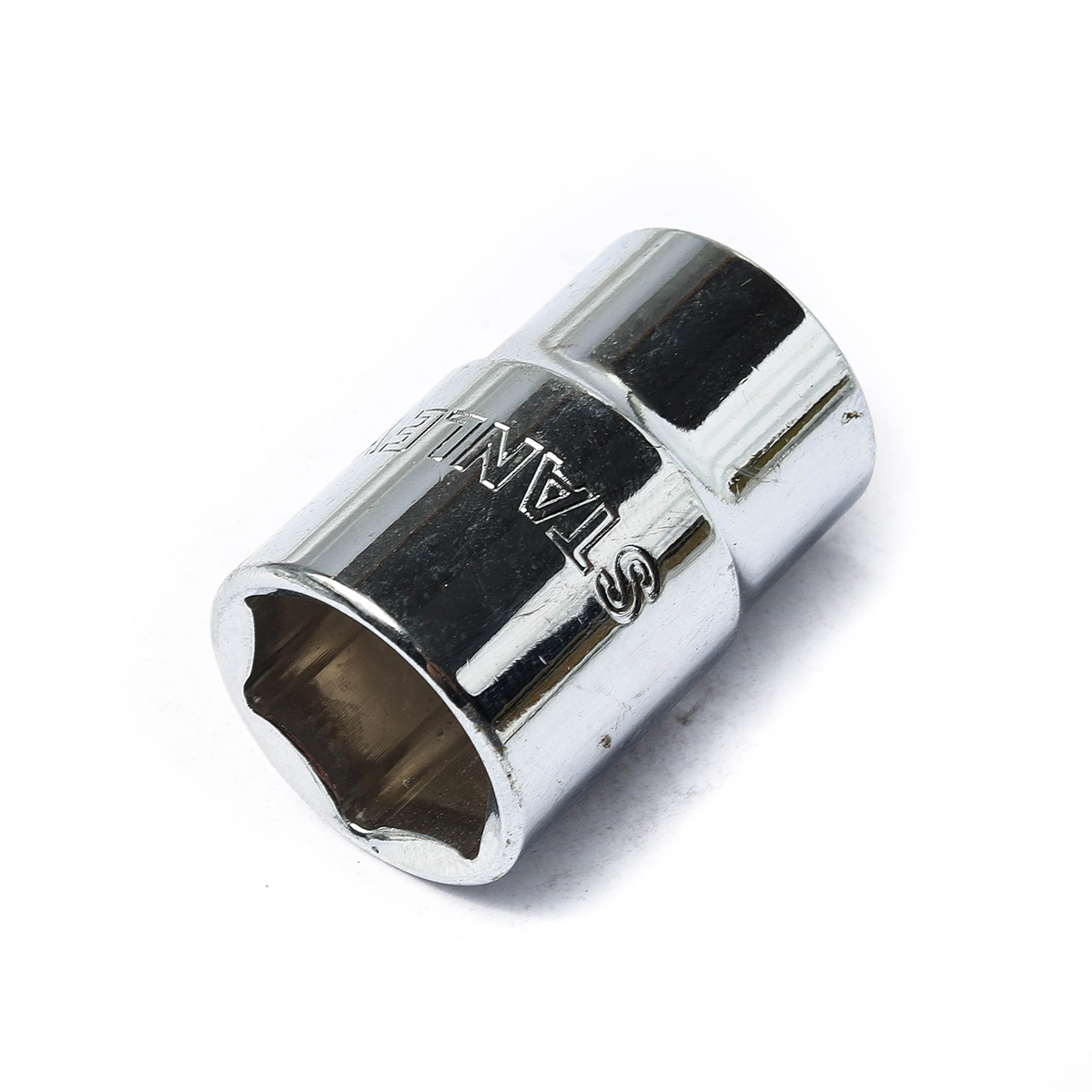 ลูกบ็อกซ์สั้น 6 เหลี่ยม 1/2" เบอร์ 18 STANLEY รุ่น 88-740 ราคา ฿66